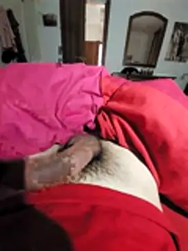 Snapshot of Cazzettostorto99 chatting on 11/27/25, 08:27 Cazzettostorto99 online show from 11/27/25, 08:27