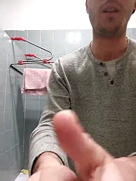 Snapshot of Cazzettostorto99 chatting on 03/04/26, 12:05 Cazzettostorto99 online show from 03/04/26, 12:05