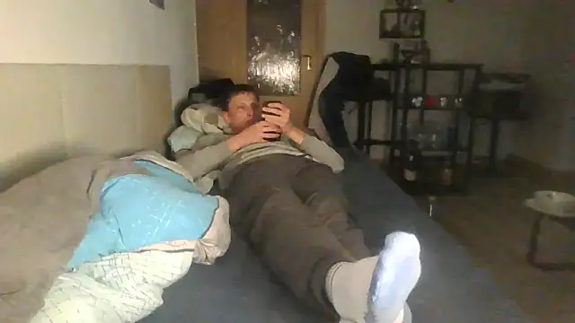 Snapshot of spritzer182 chatting on 11/08/25, 03:23 spritzer182 online show from 11/08/25, 03:23