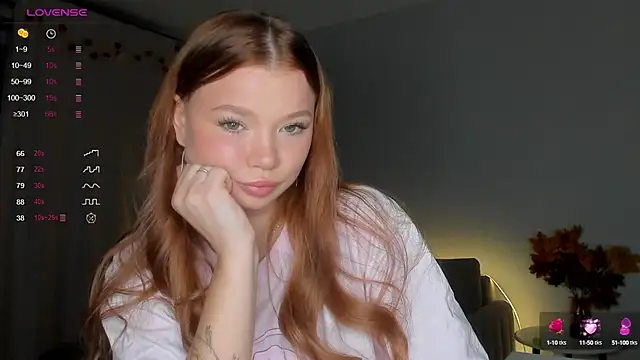 Snapshot of dinky__emily chatting on 10/01/25, 02:45 dinky emily online show from 10/01/25, 02:45