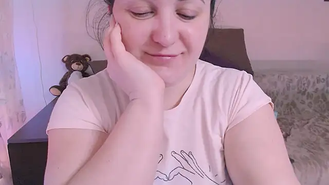 Snapshot of SoftLia chatting on 02/15/25, 08:22 SoftLia online show from 02/15/25, 08:22