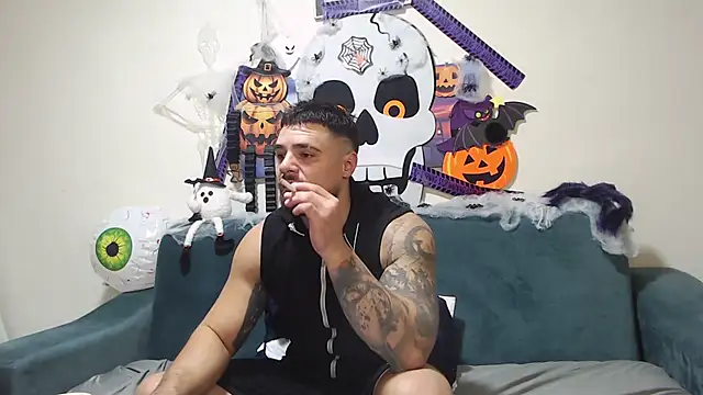 Tiberius hunk online show from 10/26/25, 05:52