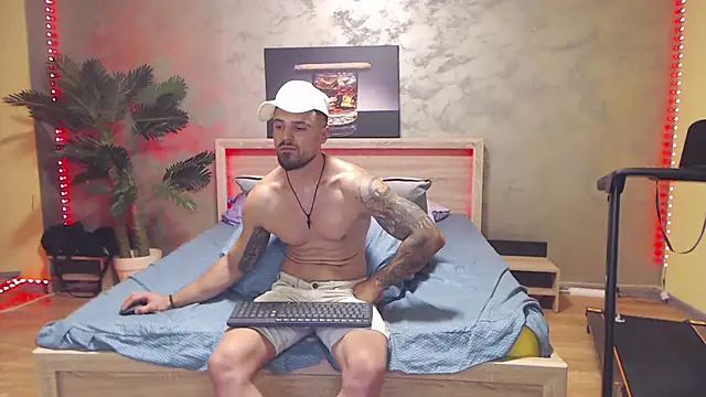 Tiberius hunk online show from 07/07/26, 07:23