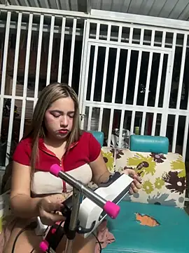 lunaxxx 69 online show from 04/17/26, 11:30