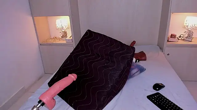 BeverlySteel online show from 04/17/26, 08:23