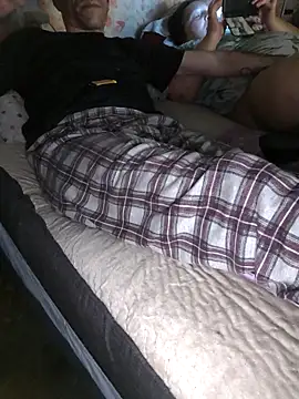 Snapshot of parejade225@xh chatting on 11/15/25, 09:43 parejade225xh online show from 11/15/25, 09:43