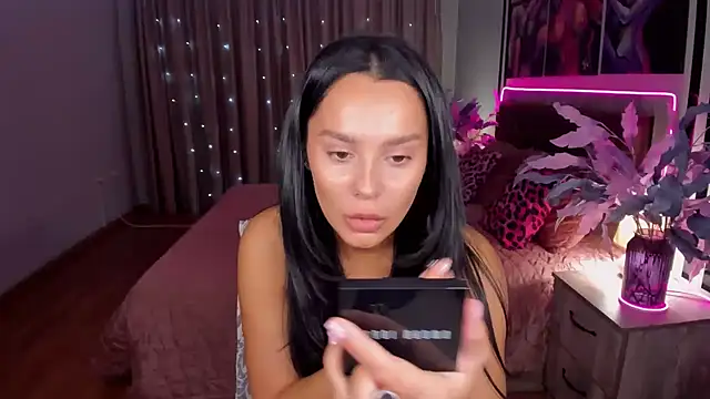 DanaSincere online show from 10/13/25, 03:50