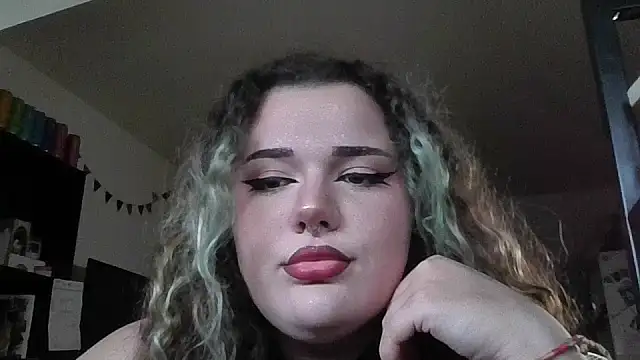 Snapshot of GreenNyx chatting on 10/11/25, 01:31 GreenNyx online show from 10/11/25, 01:31