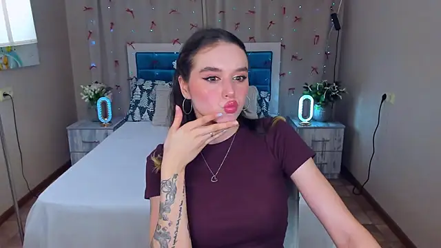 EmelyMason online show from 12/15/25, 09:13