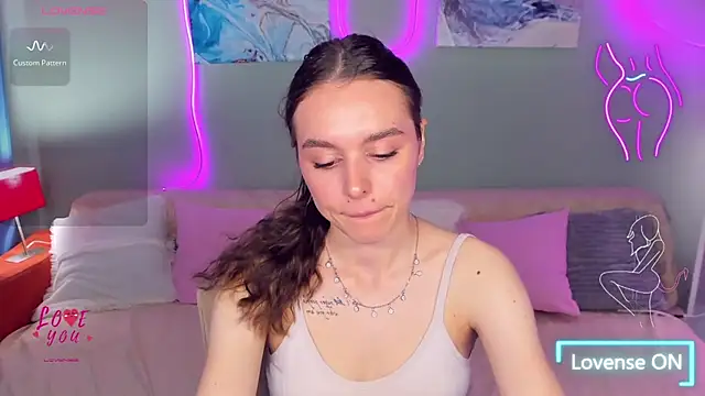 Snapshot of EmelyMason chatting on 05/27/26, 05:26 EmelyMason online show from 05/27/26, 05:26
