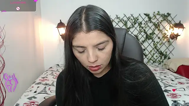 Snapshot of issa__nassar chatting on 09/24/25, 01:47 issa nassar online show from 09/24/25, 01:47