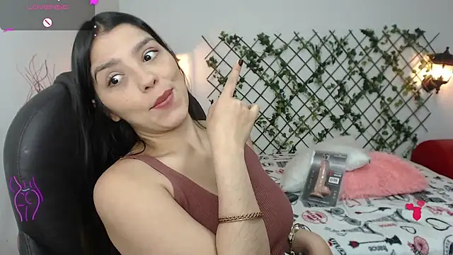 Snapshot of issa__nassar chatting on 09/28/25, 02:22 issa nassar online show from 09/28/25, 02:22