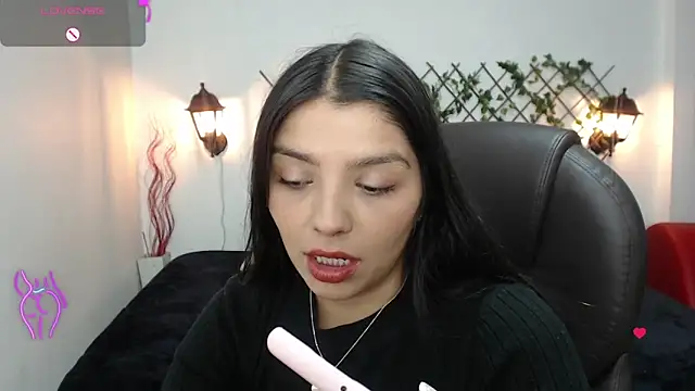 Snapshot of issa__nassar chatting on 10/03/25, 01:19 issa nassar online show from 10/03/25, 01:19