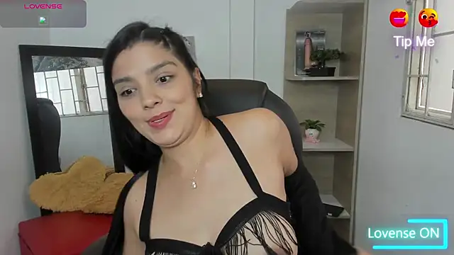 Snapshot of issa__nassar chatting on 10/10/25, 01:43 issa nassar online show from 10/10/25, 01:43