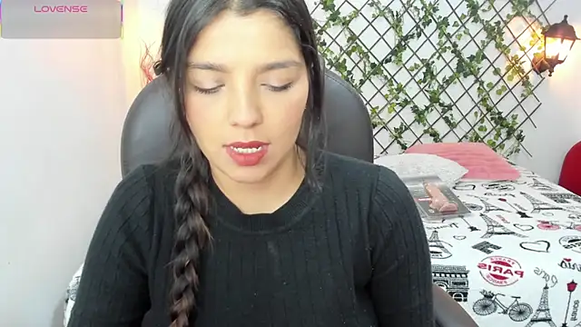 Snapshot of issa__nassar chatting on 10/15/25, 01:44 issa nassar online show from 10/15/25, 01:44