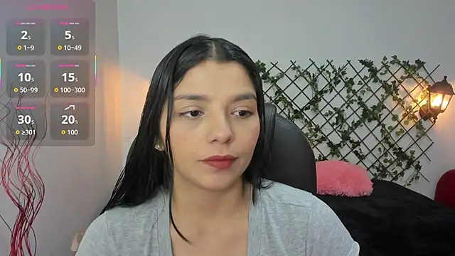 Snapshot of issa__nassar chatting on 10/25/25, 01:29 issa nassar online show from 10/25/25, 01:29