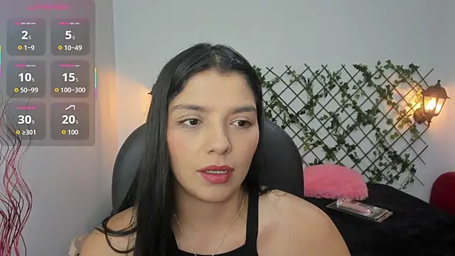 Snapshot of issa__nassar chatting on 10/27/25, 01:59 issa nassar online show from 10/27/25, 01:59