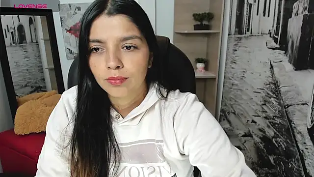 Snapshot of issa__nassar chatting on 11/19/25, 01:44 issa nassar online show from 11/19/25, 01:44