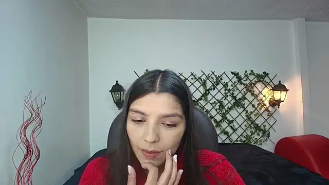 Snapshot of issa__nassar chatting on 11/21/25, 02:16 issa nassar online show from 11/21/25, 02:16