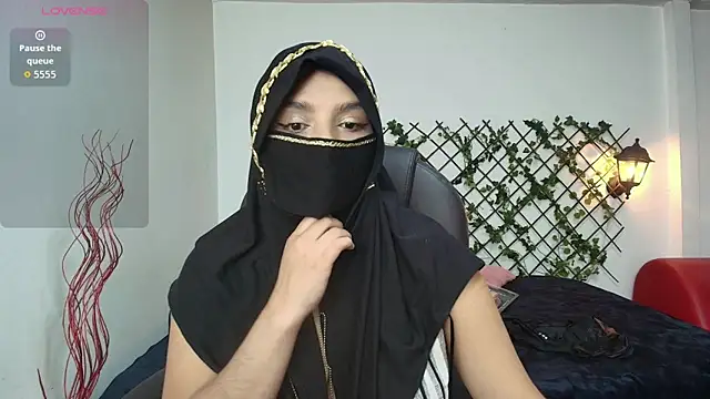 Snapshot of issa__nassar chatting on 11/22/25, 02:16 issa nassar online show from 11/22/25, 02:16