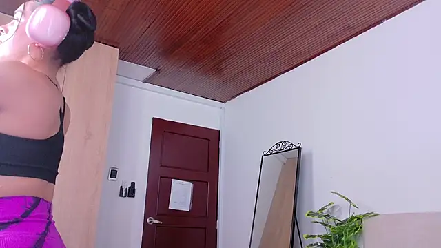 SaritaBratz online show from 10/14/25, 08:20