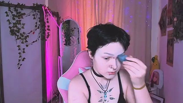 Snapshot of NicoleFlloret chatting on 03/21/25, 05:43 NicoleFlloret online show from 03/21/25, 05:43
