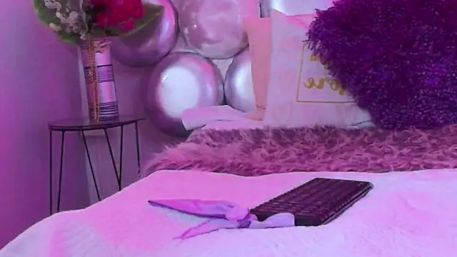 Mia Montess online show from 10/08/25, 12:03