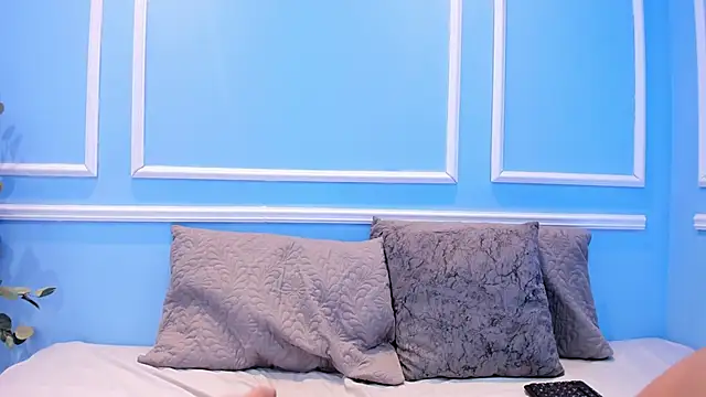 Lucy Canel online show from 10/11/25, 07:01