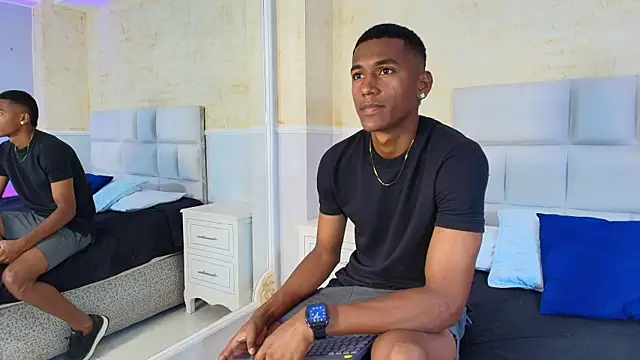 Snapshot of LexiAndDeker chatting on 10/03/25, 05:10 LexiAndDeker online show from 10/03/25, 05:10