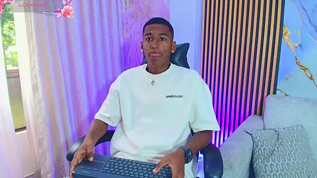 Snapshot of LexiAndDeker chatting on 10/10/25, 03:55 LexiAndDeker online show from 10/10/25, 03:55