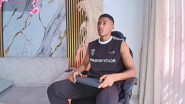 LexiAndDeker online show from 12/01/25, 05:18