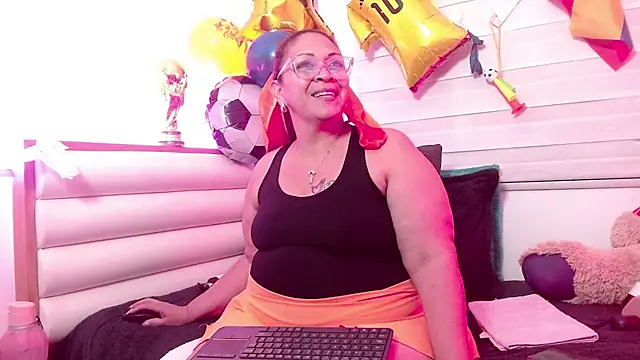 Snapshot of scarlettbooty chatting on 06/19/26, 11:03 scarlettbooty online show from 06/19/26, 11:03