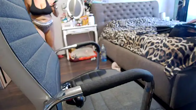 Jennifer24    online show from 09/15/25, 09:42