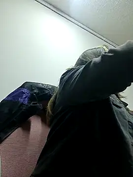 mandy-moore online show from 04/01/26, 03:51