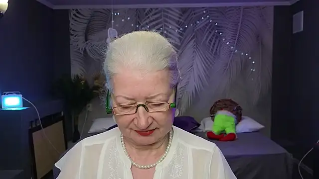 Maya Mayflower online show from 03/08/25, 12:20