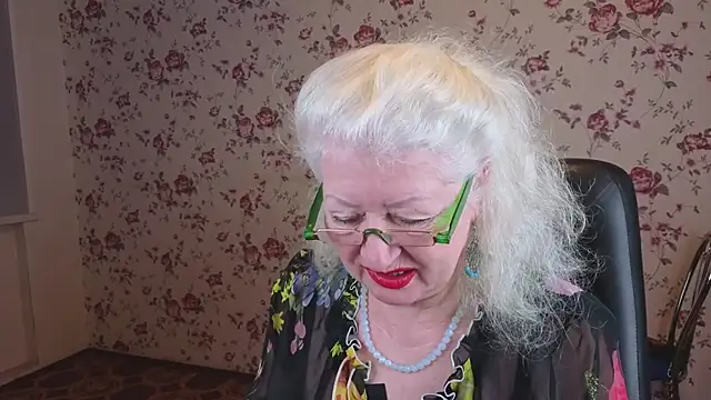 Maya Mayflower online show from 11/17/25, 04:07