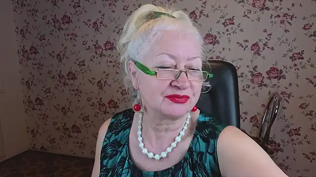 Maya Mayflower online show from 12/16/25, 04:06