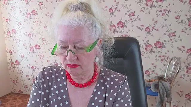 Maya Mayflower online show from 02/15/26, 07:51