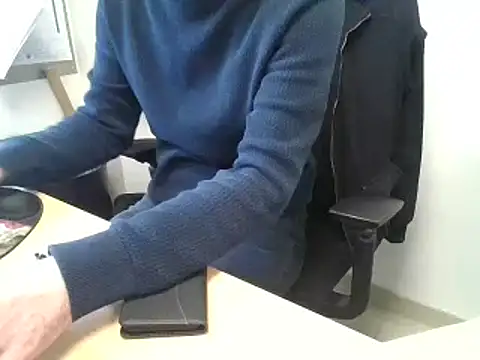 Snapshot of GM51-1988 chatting on 03/21/25, 04:40 GM51-1988 online show from 03/21/25, 04:40