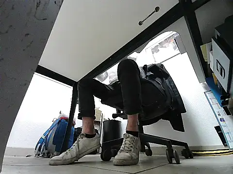 Snapshot of GM51-1988 chatting on 10/28/25, 05:59 GM51-1988 online show from 10/28/25, 05:59