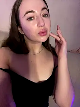 AlisaQSky online show from 11/11/25, 04:45