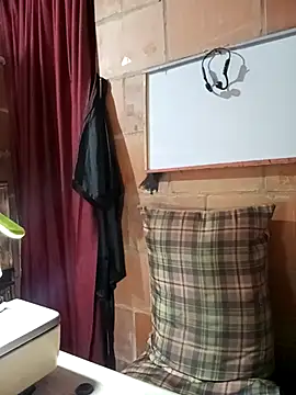 Snapshot of isis_milove chatting on 02/27/26, 12:16 isis milove online show from 02/27/26, 12:16