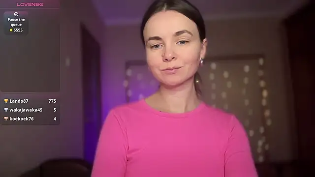 lanaloulou online show from 09/30/25, 02:27