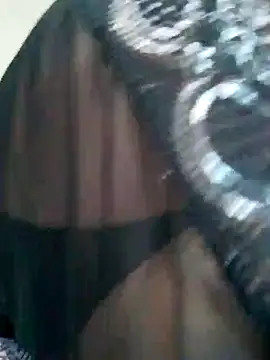 Snapshot of Sandra42 chatting on 10/27/25, 10:08 Sandra42 online show from 10/27/25, 10:08