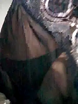 Snapshot of Sandra42 chatting on 11/04/25, 11:48 Sandra42 online show from 11/04/25, 11:48