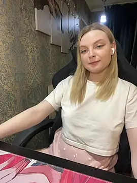 Snapshot of Lina_ly chatting on 03/12/25, 11:01 Lina ly online show from 03/12/25, 11:01