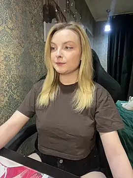 Snapshot of Lina_ly chatting on 03/19/25, 08:32 Lina ly online show from 03/19/25, 08:32