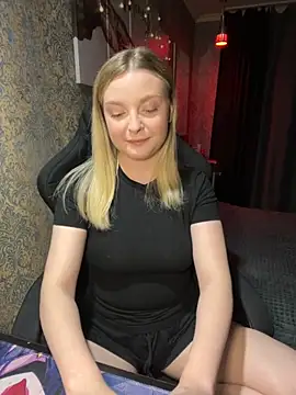 Snapshot of Lina_ly chatting on 10/11/25, 09:13 Lina ly online show from 10/11/25, 09:13