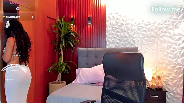 Snapshot of Sasha_rd chatting on 05/22/26, 01:17 Sasha rd online show from 05/22/26, 01:17