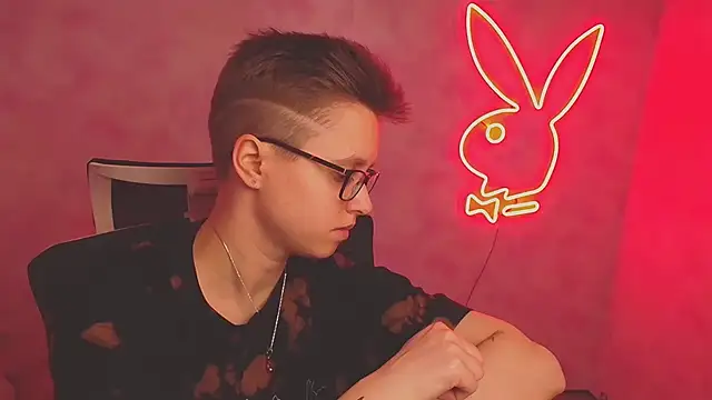 Bella Swannn online show from 03/12/25, 04:02